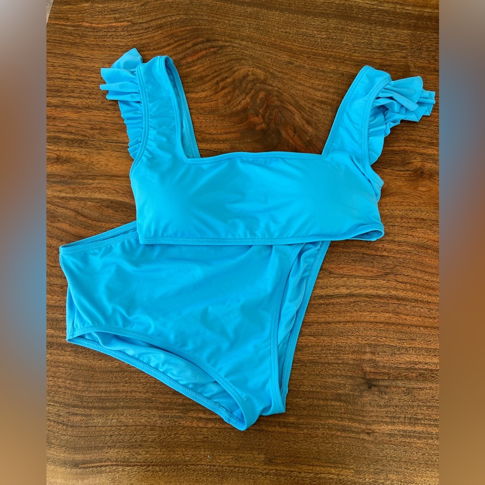 NWOT GAP - ruffle top bikini - size s